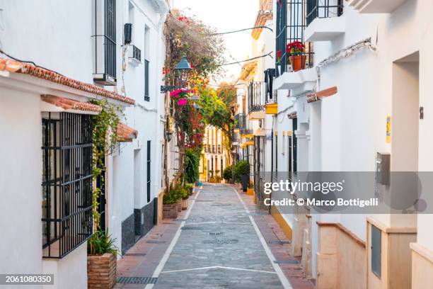 pedestrian streets in the the cozy old town of marbella, spain - marbella fotografías e imágenes de stock