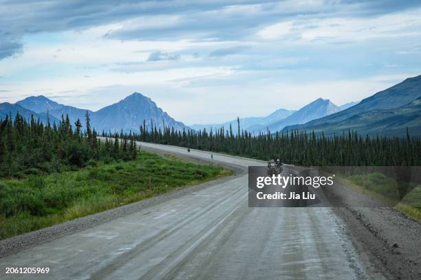 riding on the dirt road of alaska - wonderlust stock-fotos und bilder