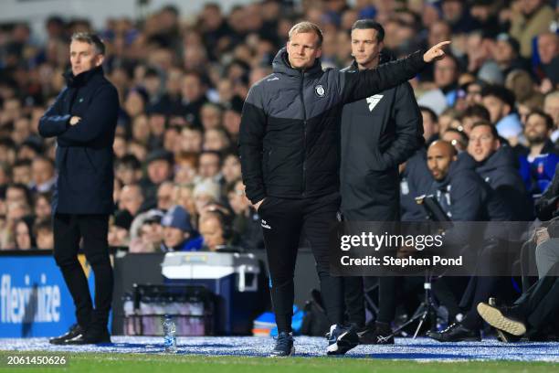 Liam Manning, Manager of Bristol City, gives the team instructions during the Sky Bet Championship match between Ipswich Town and Bristol City at...