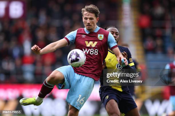 Sander Berge of Burnley FC plays the ball ahead of Antoine Semenyo of AFC Bournemouth during the Premier League match between Burnley FC and AFC...