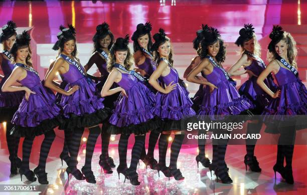 Contenders perform during the 62nd Miss France beauty contest, on December 6 2008 in Le Puy-du-Fou, west of France. AFP PHOTO ALAIN JOCARD