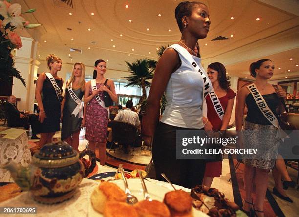 Miss Netherlands 2000, Chantal van Roessel, Miss South Africa 2000, Heather Joy Hamilton, Miss Finland 2000, Suri Marjut Milana, Miss Ghana 2000,...