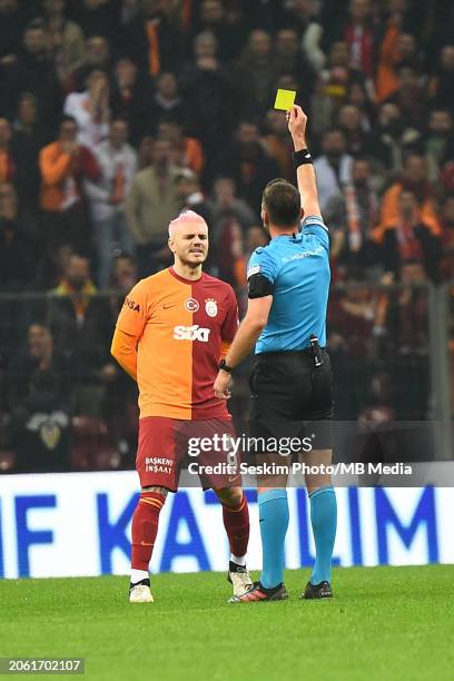 Referee Bahattin Simsek show yellow card to Mauro Icardi of Galatasaray during the Turkish Super League match between Galatasaray and Rizespor at...