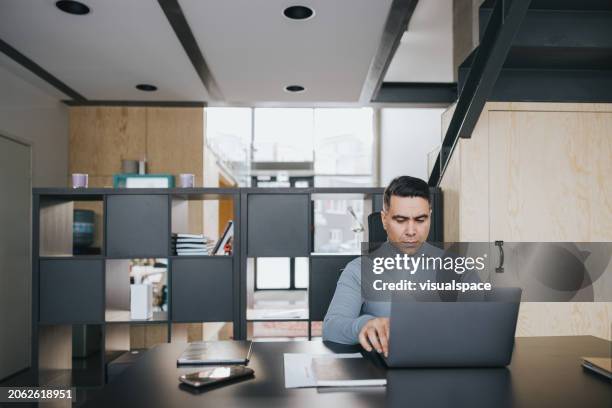 indian businessman working with laptop in the office - entrepreneur stockfoto's en -beelden