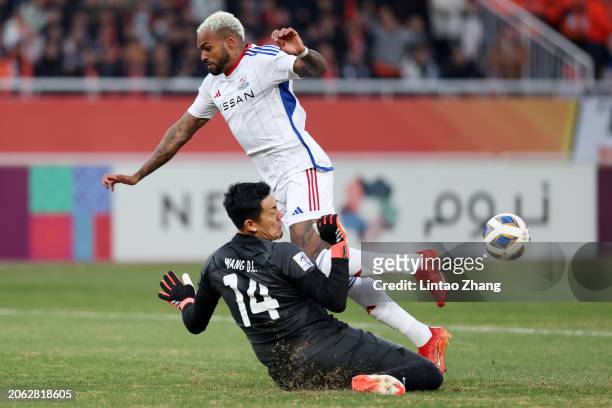 Goalkeeper Wang Dalei of Shandong Taishan makes a save against Anderson Lopes of Yokohama F.Marinos during the first half of the AFC Champions League...