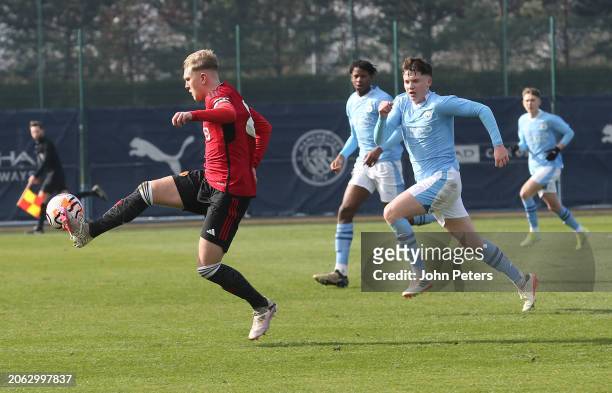 Finley McAllister of Manchester United in action during the U18 Premier League match between Manchester City U18 and Manchester United U18 at Joie...