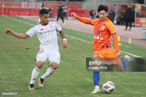 Chen Pu of Shandong Taishan kicks the ball during the AFC Champions League Quarter-final match between Shandong Taishan and Yokohama F. Marinos at...