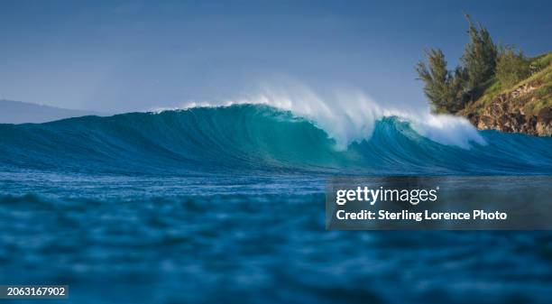 honolua bay, kapalua, maui, hawaii - honolua surfing stock pictures, royalty-free photos & images