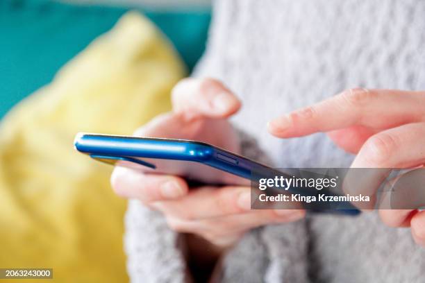 mobile phone - whatsapp foto e immagini stock