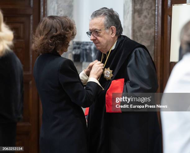 The permanent councilor and president of the First Section, Miguel Herrero y Rodriguez de Miñon, and the new president of the Council of State,...