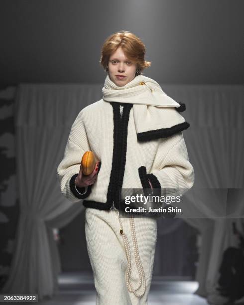 Model walks the runway at the Moschino fashion show during the Milan Fashion Week Womenswear Fall/Winter 2024-2025 on February 22, 2024 in Milan,...