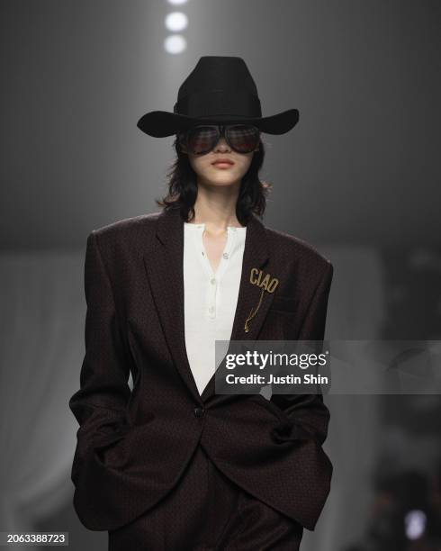 Model walks the runway at the Moschino fashion show during the Milan Fashion Week Womenswear Fall/Winter 2024-2025 on February 22, 2024 in Milan,...