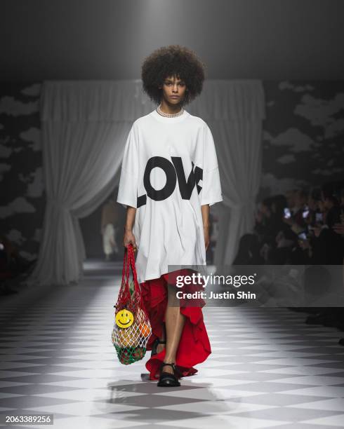 Model walks the runway at the Moschino fashion show during the Milan Fashion Week Womenswear Fall/Winter 2024-2025 on February 22, 2024 in Milan,...