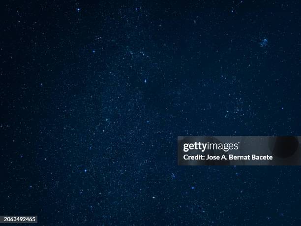 full frame of deep space with many shining stars on the horizon. - campo de estrelas imagens e fotografias de stock