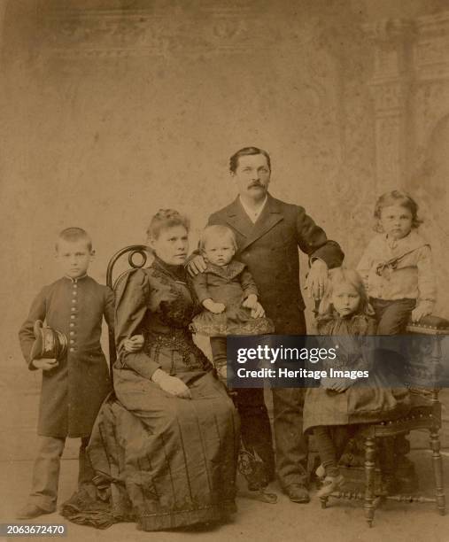 Briner Yuliy Ivanovich with his wife Natalya Yosifovna Kurkutova, sons Leonid, Felix, Boris and daughter Margarita, 1892. The photograph shown here...