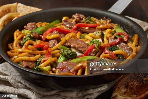 pepper beef and noodle stir fry - stir fried stock pictures, royalty-free photos & images