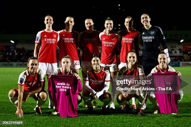 The players of Arsenal pose for a team photo as Leah Williamson of Arsenal holds a shirt which reads 'Walk in Her Name 2024' in support of 'Ovarian...