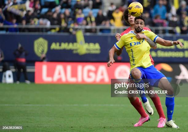 Atletico Madrid's Belgian midfielder Axel Witsel and Cadiz's Spanish forward Chris Ramos vie for the ball during the Spanish league football match...