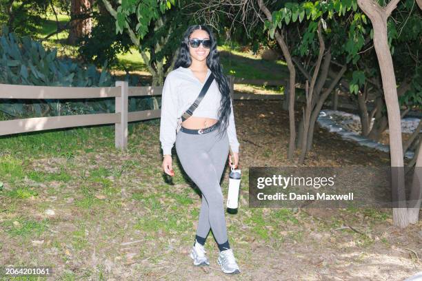 Los Angeles, CA Denai Blackshire poses for a portrait with her Owala branded water bottle at Runyon Canyon on Monday, Jan. 8, 2024 in Los Angeles,...