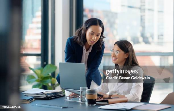 business people, laptop or learning in training in discussion or conversation for news, education or advice. teamwork, woman coaching or leader talking for online or new job in digital agency - praktikant bildbanksfoton och bilder