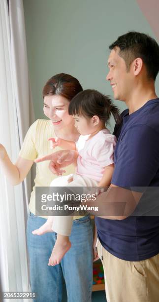 asian parent company kid memory - accompanying stock pictures, royalty-free photos & images