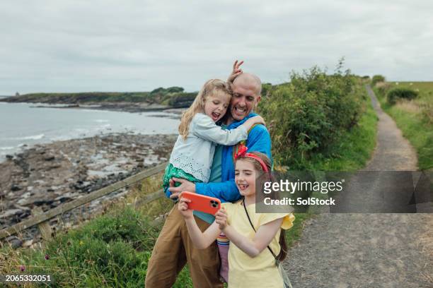 father and daughter silly selfies - single father stock pictures, royalty-free photos & images