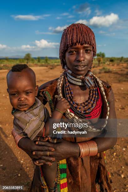 woman from hamer tribe holding her baby, ethiopia, africa - omo valley stock pictures, royalty-free photos & images