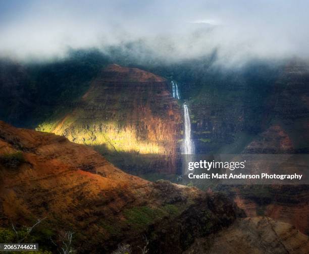 waimea canyon waterfall - tahiti waterfall stock pictures, royalty-free photos & images