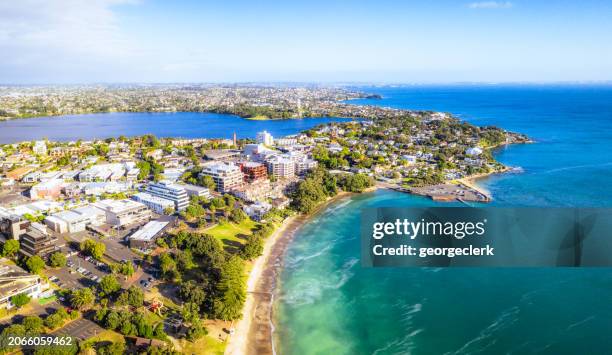 takapuna in auckland's north shore - auckland stockfoto's en -beelden