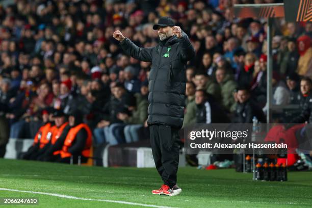 Jurgen Klopp, Manager of Liverpool, celebrates after Luis Diaz of Liverpool scores his team's fourth goal during the UEFA Europa League 2023/24 round...