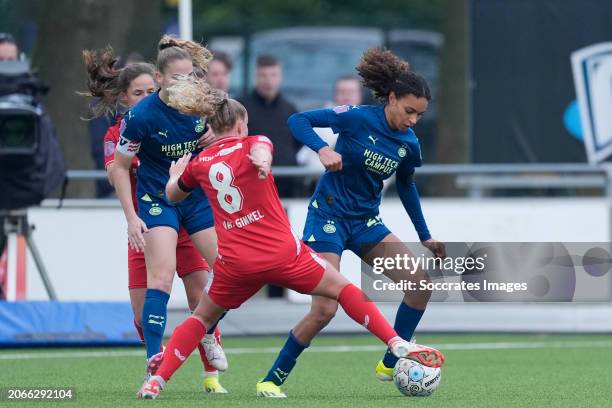 Danique van Ginkel of FC Twente Women, Nina Nijstad of PSV Women during the Dutch Eredivisie Women match between Fc Twente Women v PSV Women at the...