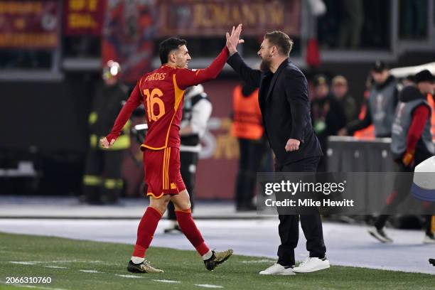 Leandro Paredes of AS Roma celebrates with Daniele De Rossi, Head Coach of AS Roma, after Bryan Cristante of AS Roma scores his team's fourth goal...