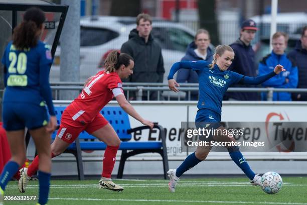 Renate Jansen of FC Twente Women, Sara Thrige of PSV Women during the Dutch Eredivisie Women match between Fc Twente Women v PSV Women at the...