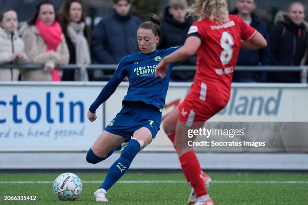 Zera Hulswit of PSV Women during the Dutch Eredivisie Women match between Fc Twente Women v PSV Women at the Sportpark Schreurserve on March 10, 2024...