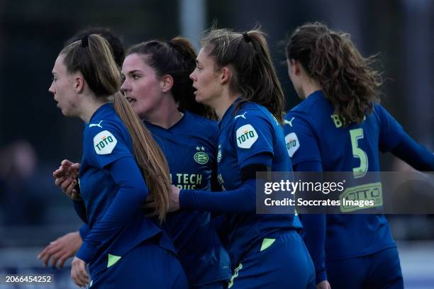 Zera Hulswit of PSV Women, Siri Worm of PSV Women, Joelle Smits of PSV Women, Melanie Bross of PSV Women celebrate the 1-1 during the Dutch...