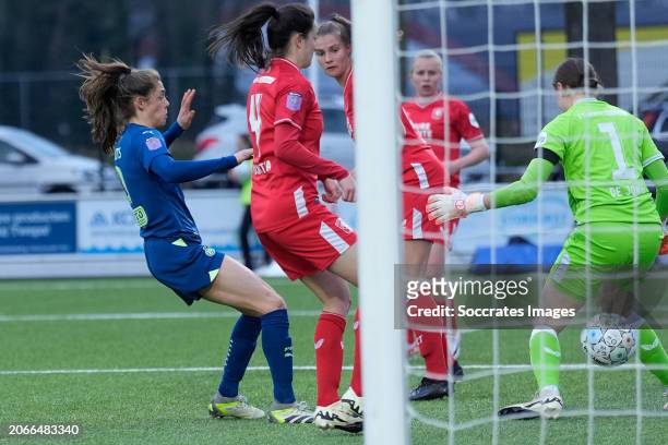 Joelle Smits of PSV Women scores her goal to make it 1-1 during the Dutch Eredivisie Women match between Fc Twente Women v PSV Women at the Sportpark...