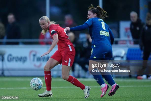 Ella Peddemors of FC Twente Women, Siri Worm of PSV Women during the Dutch Eredivisie Women match between Fc Twente Women v PSV Women at the...