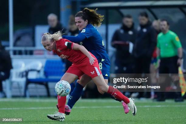 Ella Peddemors of FC Twente Women, Siri Worm of PSV Women during the Dutch Eredivisie Women match between Fc Twente Women v PSV Women at the...