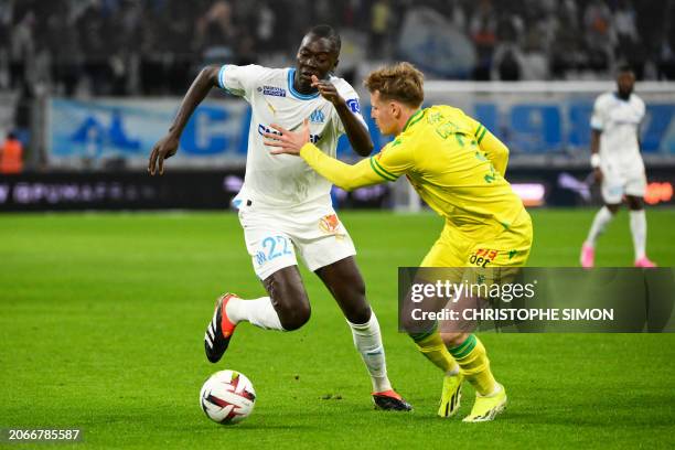 Marseille's Senegalese French midfielder Pape Gueye fights for the ball with Nantes' French defender Nicolas Cozza during the French L1 football...