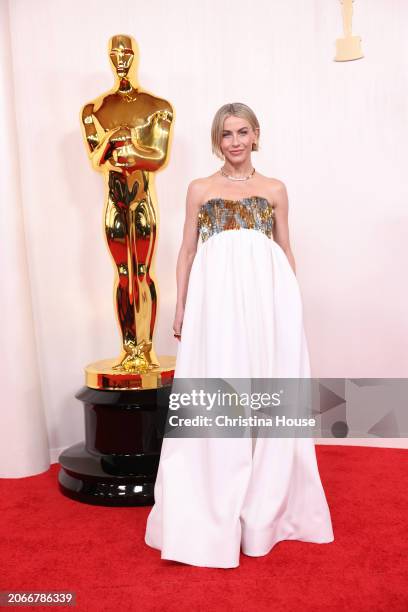 Hollywood, CA Julianne Hough arriving on the red carpet at the 96th Annual Academy Awards in Dolby Theatre at Hollywood & Highland Center in...