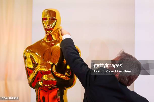 Hollywood, CA An Oscar statue being cleaned on the red carpet at the 96th Annual Academy Awards in Dolby Theatre at Hollywood & Highland Center in...