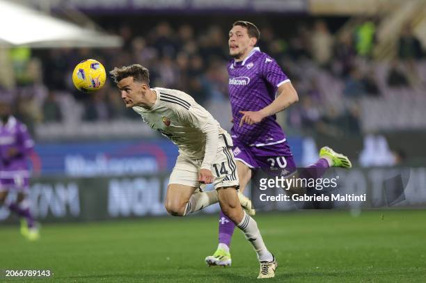 Diego Llorente of AS Roma in action against Andrea Belotti of ACF Fiorentina during the Serie A TIM match between ACF Fiorentina and AS Roma - Serie...