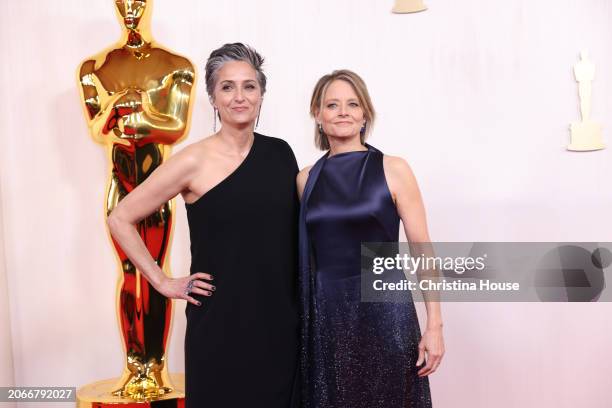 Hollywood, CA Alexandra Hedison and Jodie Foster arriving on the red carpet at the 96th Annual Academy Awards in Dolby Theatre at Hollywood &...