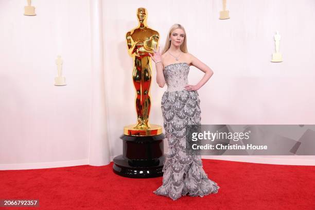 Hollywood, CA Anya Taylor Joy arriving on the red carpet at the 96th Annual Academy Awards in Dolby Theatre at Hollywood & Highland Center in...
