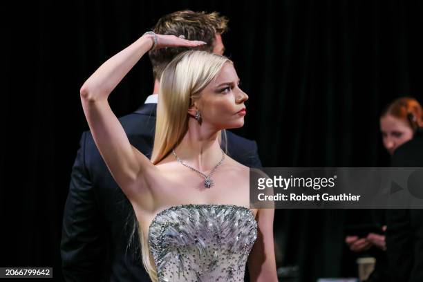 Hollywood, CA Anya Taylor Joy compares her height to fellow co-presenter Chris Hemsworth back stage during the the 96th Annual Academy Awards in...