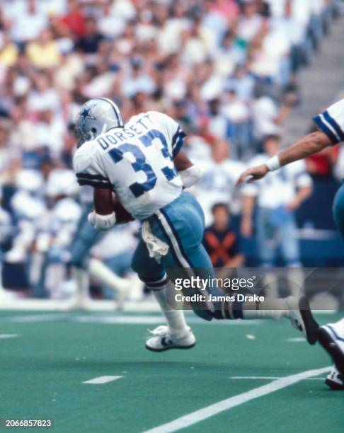 Dallas Cowboys running back Tony Dorsett accelerates towards the line of scrimmage during a regular season game against the New York Giants on...