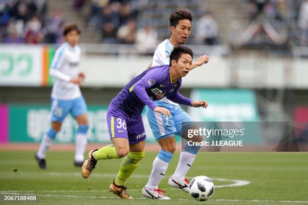 Hayao Kawabe of Sanfrecce Hiroshima controls the ball against Taishi Taguchi of Júbilo Iwata during the J.League J1 match between Sanfrecce Hiroshima...