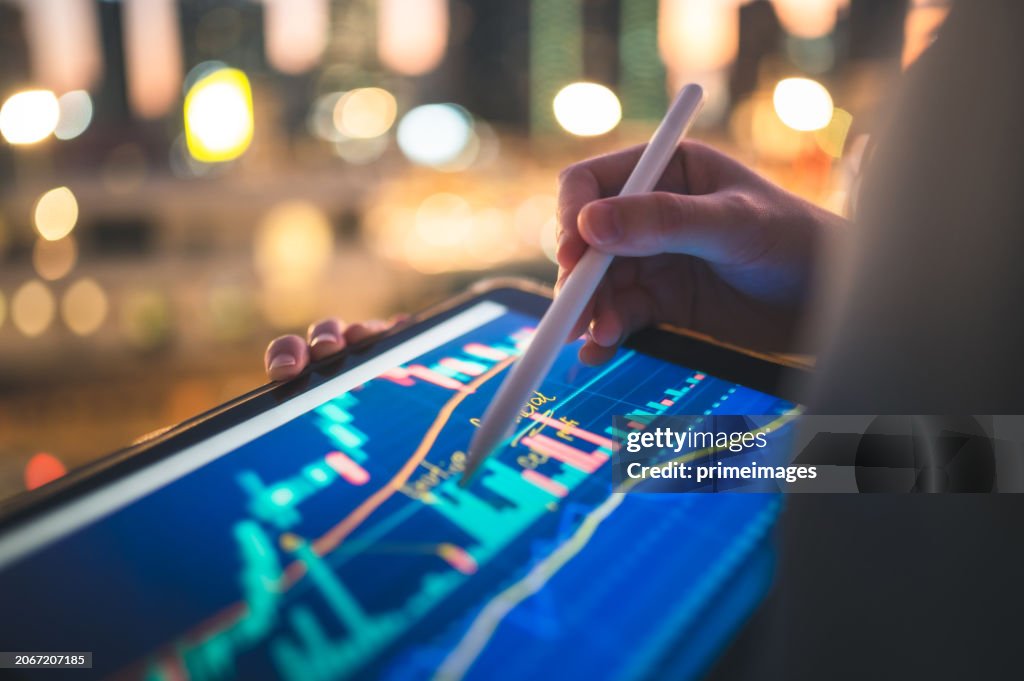 Financial consultant / Advisor analysis investment landscape asset allocation in many assets