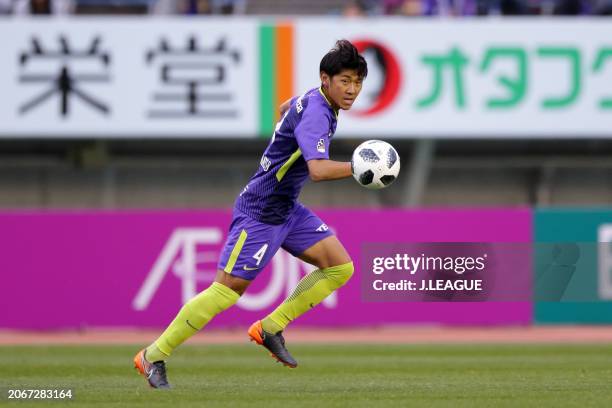 Hiroki Mizumoto of Sanfrecce Hiroshima in action during the J.League J1 match between Sanfrecce Hiroshima and Júbilo Iwata at Edion Stadium Hiroshima...