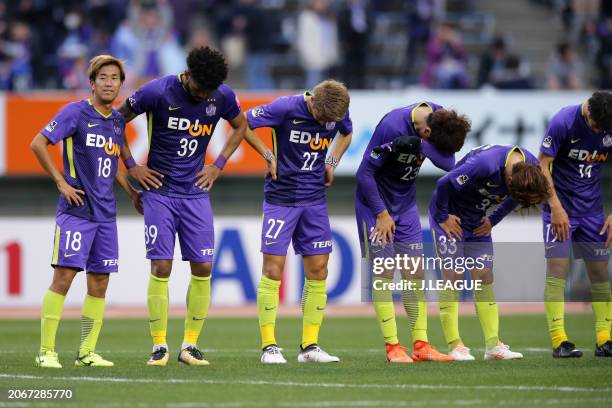 Sanfrecce Hiroshima players react after the scoreless draw in the J.League J1 match between Sanfrecce Hiroshima and Júbilo Iwata at Edion Stadium...